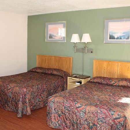 American Motor Inn - روك أيلاند المظهر الخارجي الصورة