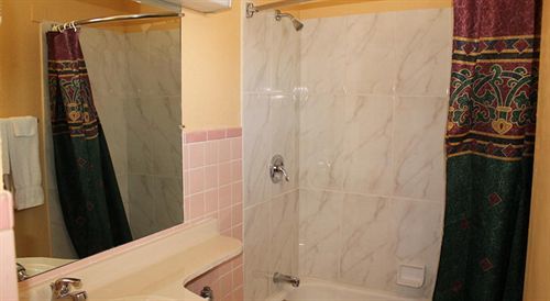 American Motor Inn - روك أيلاند المظهر الخارجي الصورة